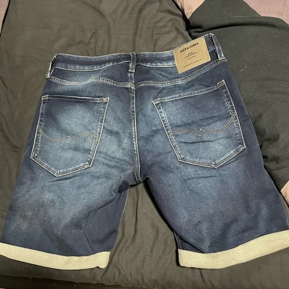 Shorts - Picture 4 of 4